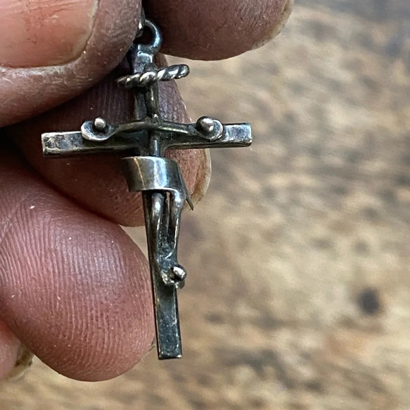 Rustic  sterling silver finished with a black patina crucifix cross necklace - Picture 5 of 9